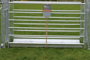 WEIGH-TRAY-SHOWN-WITH-HURDLES-AND-SLIDING-GATE2